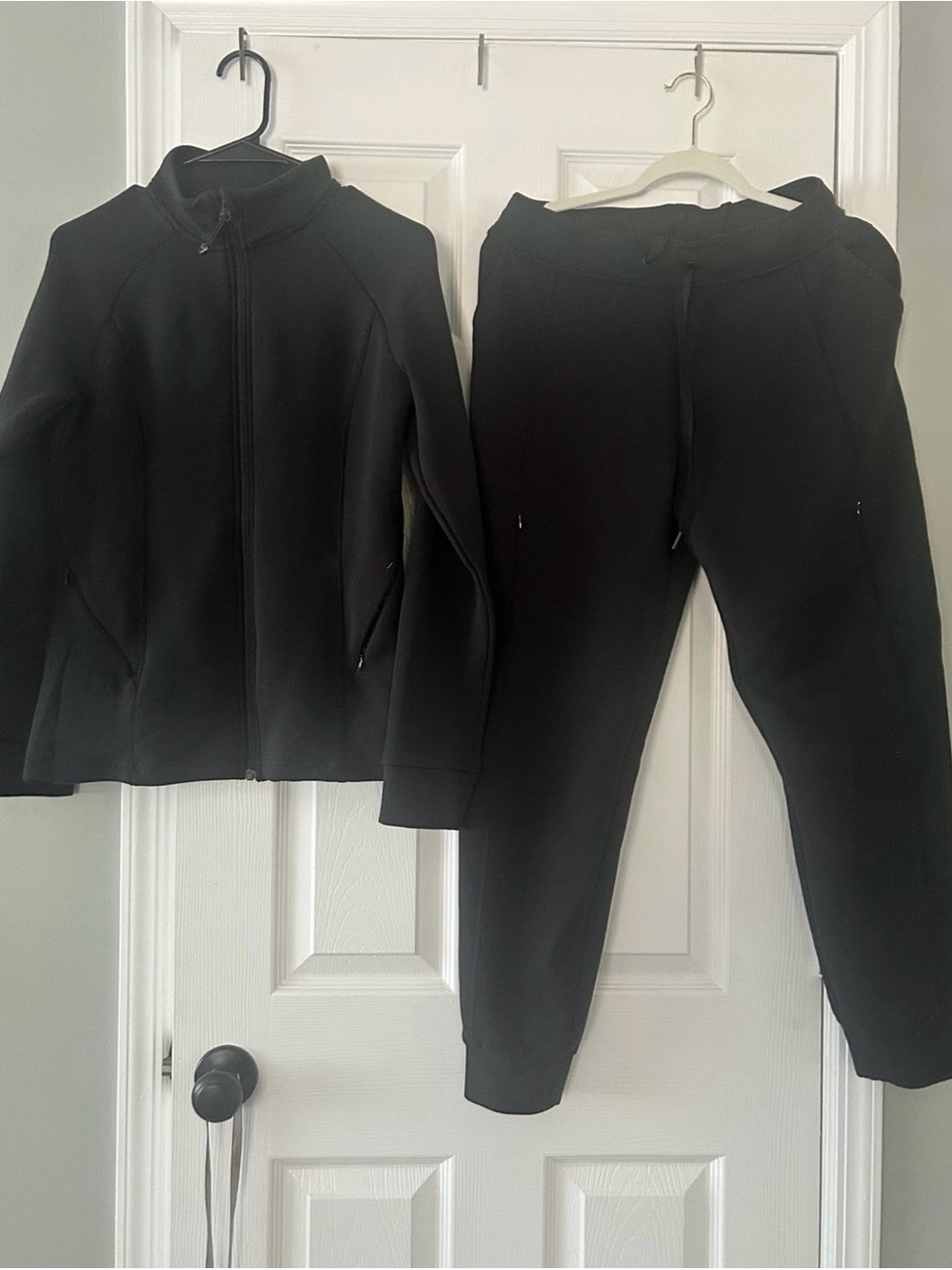 32 Degrees Women's Black Zip-Up Jacket and Joggers Set